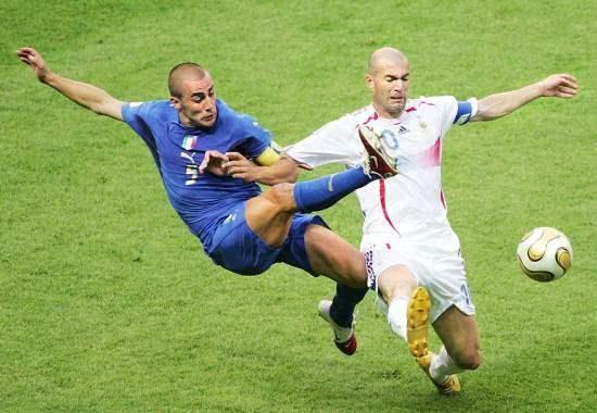 这球巴萨懂！多纳鲁马与队友争论时，基米希快发角球助攻穆西亚拉.