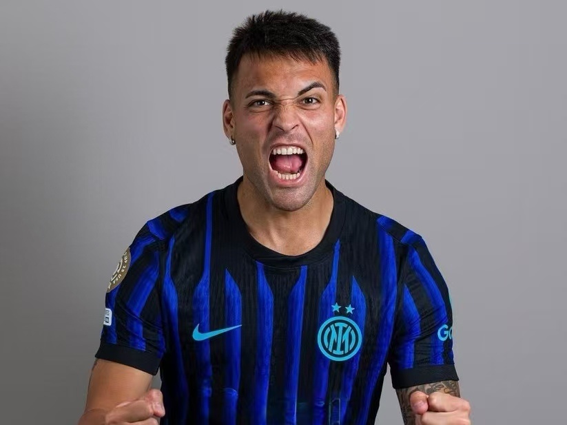 这球巴萨懂！多纳鲁马与队友争论时，基米希快发角球助攻穆西亚拉.